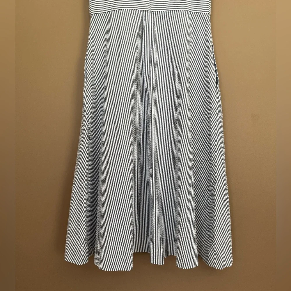 {Talbots} Sleeveless Seersucker Fit & Flare Midi Dress in Blue & White - Size 4 - Picture 6 of 8